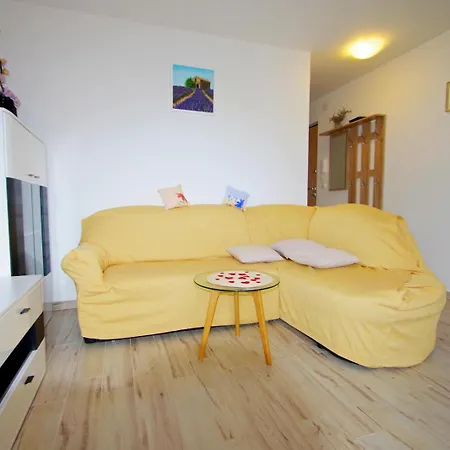 Cony And Tara Apartman *