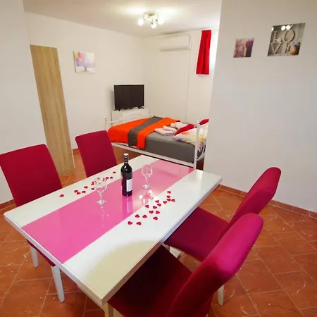 Cony And Tara Apartmán