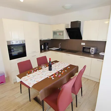 Cony And Tara Пула