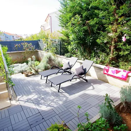 Cony And Tara Пула