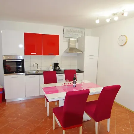 Апартаменти Cony And Tara Пула