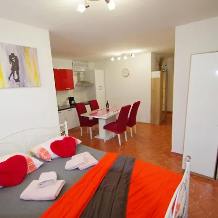Cony And Tara Apartament Pula